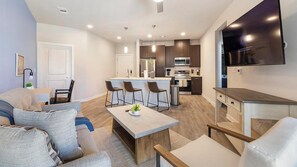 Smart TV - Landing | Amazing 1BD, Clubhouse, Pool (Denton)