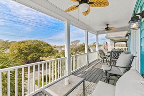 Property grounds - Living the Dream at Palm Estate Retreat (Surfside Beach)