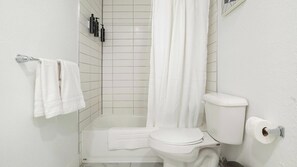 Bathroom - Landing | Chic Studio, Pool, Gym (Kissimmee)