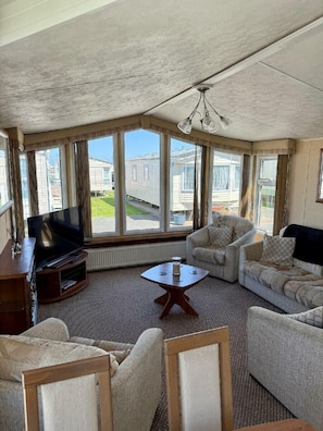 Living area - Happy Days Caravan Park - Holiday Accommodation 21912 (Abergele)