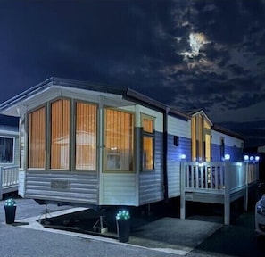 Exterior - Happy Days Caravan Park - Holiday Accommodation 21912 (Abergele)