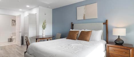 Desk, iron/ironing board, WiFi, bed sheets