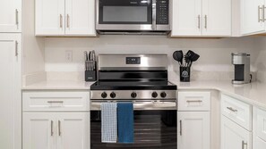 Fridge, dining tables - Landing | Amazing 2BD, Gym, Clubhouse (Kissimmee)