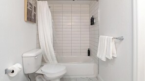 Bathroom - Landing | Stylish 1BD, Gym, Pool (Kissimmee)