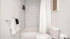 Bathroom - Landing | Spectacular 1BD, Gym, Clubhouse (Kissimmee)