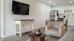 Smart TV - Landing | Spectacular 1BD, Gym, Clubhouse (Kissimmee)