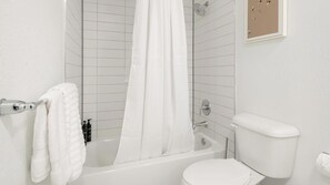 Bathroom - Landing | Modern 1BD, Clubhouse, Pool (Kissimmee)