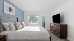 Desk, iron/ironing board, WiFi, bed sheets - Landing | Beautiful 1BD, Clubhouse, Gym (Kissimmee)