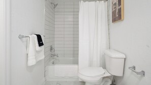 Bathroom - Landing | Modern 1BD, Clubhouse, Pool (Kissimmee)