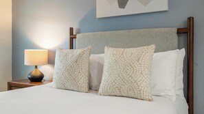 Desk, iron/ironing board, WiFi, bed sheets - Landing | Stunning Studio, Gym, Pool (Kissimmee)