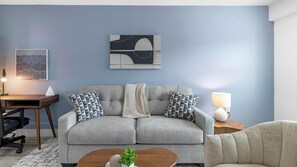 Smart TV - Landing | Chic 1BD, Gym, Pool (Kissimmee)