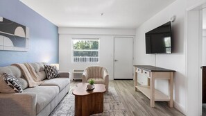 Smart TV - Landing | Chic 1BD, Gym, Pool (Kissimmee)