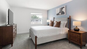 Desk, iron/ironing board, WiFi, bed sheets - Landing | Beautiful 1BD, Clubhouse, Pool (Kissimmee)