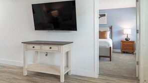 Desk, iron/ironing board, WiFi, bed sheets - Landing | Spectacular 1BD, Gym, Clubhouse (Kissimmee)
