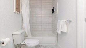 Bathroom - Landing | Incredible 1BD, Clubhouse, Pool (Kissimmee)
