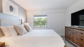 Desk, iron/ironing board, WiFi, bed sheets - Landing | Chic 1BD, Pool, Clubhouse (Kissimmee)