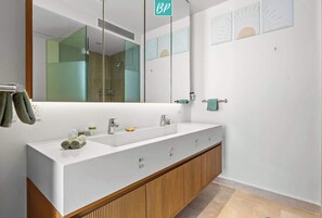 Shower, hair dryer, towels, shampoo - Zantamar Beachfront 2BR: Ocean Views, Pools & Gym (Cruz de Huanacaxtle)