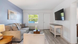 Smart TV - Landing | Amazing 1BD, Pool, Clubhouse (Kissimmee)