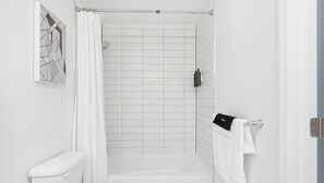 Bathroom - Landing | Beautiful 1BD, Clubhouse, Gym (Kissimmee)