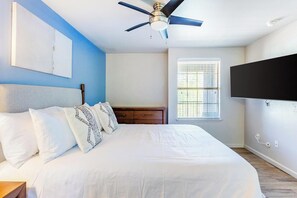 Desk, iron/ironing board, WiFi, bed sheets - Landing | Stunning 1BD, Game Room, Clubhouse (Tallahassee)