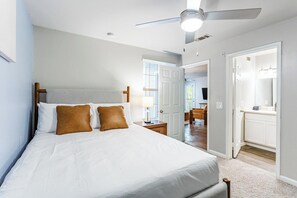 Desk, iron/ironing board, WiFi, bed sheets - Landing | Spectacular 2BD, Game Room, Gym (Tallahassee)