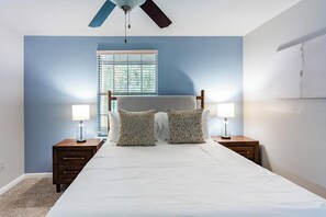 Desk, iron/ironing board, WiFi, bed sheets - Landing | Beautiful 2BD, Gym, Clubhouse (Tallahassee)