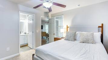 Desk, iron/ironing board, WiFi, bed sheets