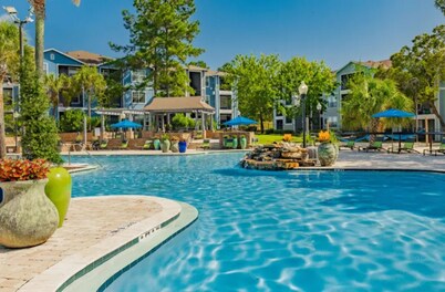 Landing | Stunning 2BD, Clubhouse, Game Room
