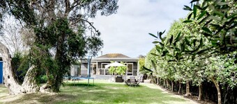 The Bungalow in Barwon Heads -Main street-Sleeps 7 (499568)