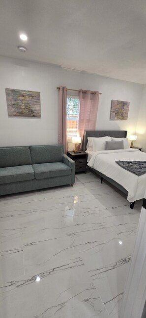 2 bedrooms, desk, iron/ironing board, travel cot - Private Paradise w/Pool near WPB Airport/Downtown/Pet-friendly! (West Palm Beach)