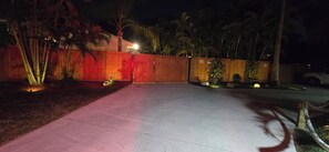 Property grounds - Private Paradise w/Pool near WPB Airport/Downtown/Pet-friendly! (West Palm Beach)