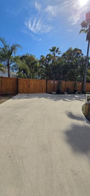 Property grounds - Private Paradise w/Pool near WPB Airport/Downtown/Pet-friendly! (West Palm Beach)