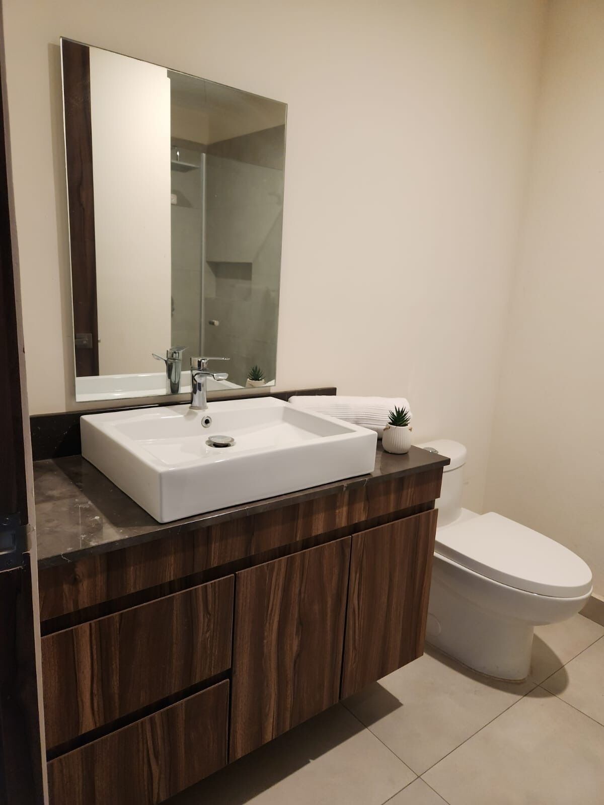 Dusche, Handtücher, Seife, Toilettenpapier