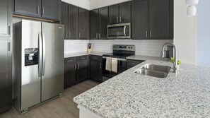 Refrigerador y comedor 