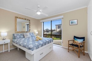 Room - Sea Breeze on Orton 3 minute walk to the beach (499566) (Ocean Grove)