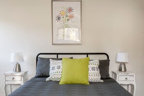 2 habitaciones, tabla de planchar con plancha, wifi y ropa de cama 
