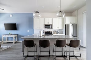 Private kitchen - Landing | Stylish 2BD, Gym (Longs)
