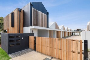 Exterior - Park Place Luxe - Modern and Stylish-12pm checkout (499563) (Ocean Grove)