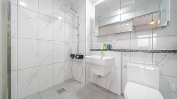 Basic Room, 1 Bedroom (502 (Half Ocean View / Breakfast)) | 1 bedroom, WiFi (free)