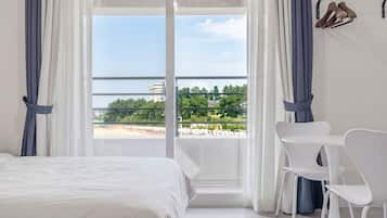 Basic Room, 1 Bedroom (402 (Half Ocean View / Breakfast)) | 1 bedroom, WiFi (free)