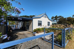 Terrace/patio - Bonny Belle - Pet friendly - Walk to beach (499560) (Ocean Grove)
