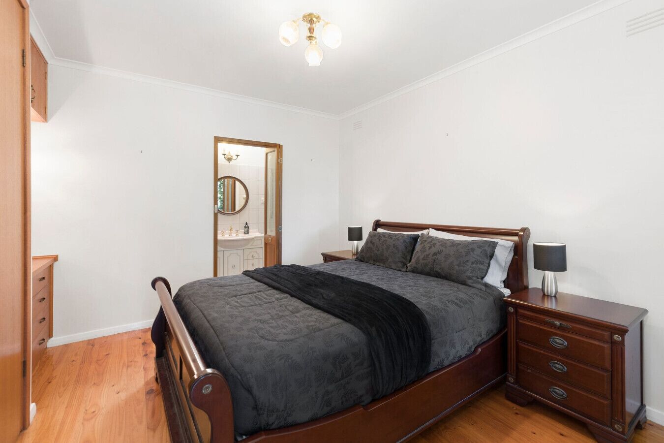 7 bedrooms, desk, iron/ironing board, travel cot