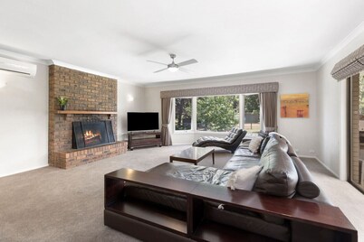 The Gathering House - Sleeps 18 - Woodfire (499557)