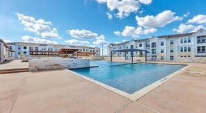 Pool - Landing | Amazing 2BD, Gym, Pool (San Marcos)