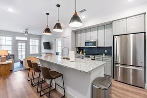 Fridge, dining tables - Landing | Chic 2BD, Pool, Clubhouse (San Marcos)