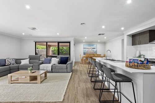 Summer Breeze - 10 mins to Barwon Heads & Torquay! (499552)