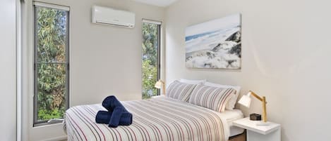 3 habitaciones, tabla de planchar con plancha, wifi y ropa de cama