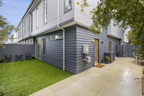 Exterior - OG- By the Sea, 400m to Beach (499549) (Ocean Grove)