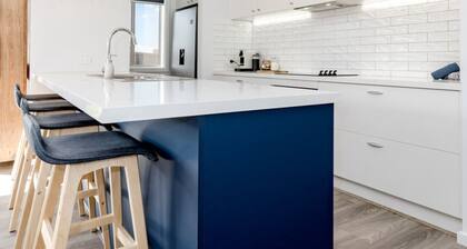 Retreat to the Coast - Sleeps 6 - Pets (499546)