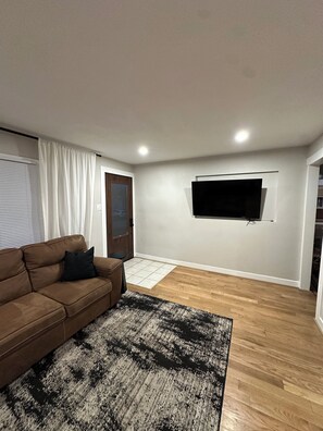 Living area - Serene 2-bedroom house with AC in beautiful Saint Ann (Saint Ann)